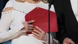 170227092314-oscars-2017-envelope-hp-super-169